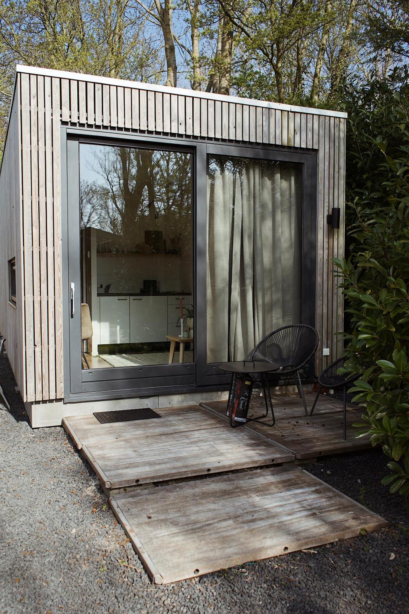 Modern Tiny House Op Rustig Watersportpark Elahuizen Exterior foto