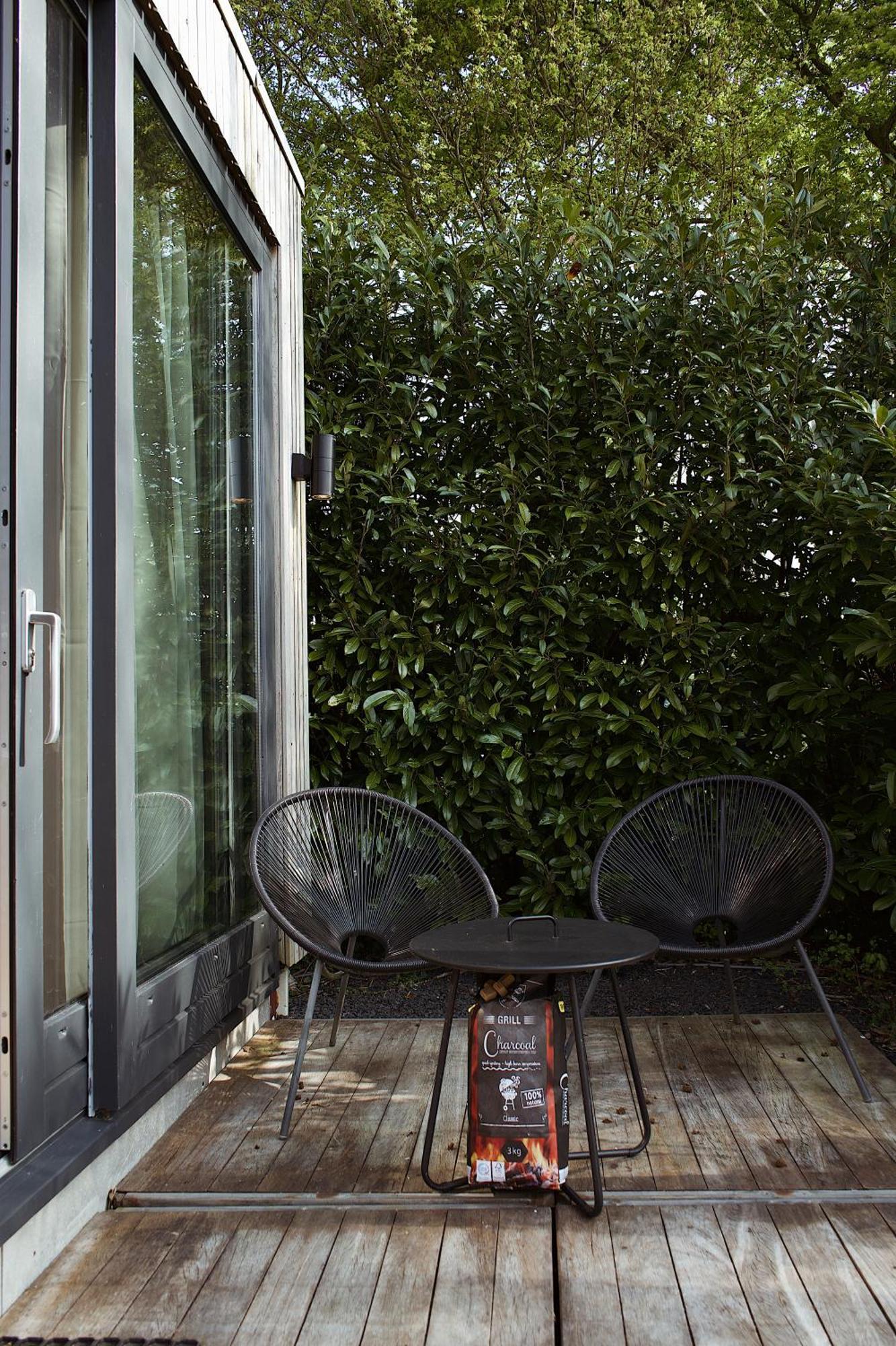 Modern Tiny House Op Rustig Watersportpark Elahuizen Exterior foto